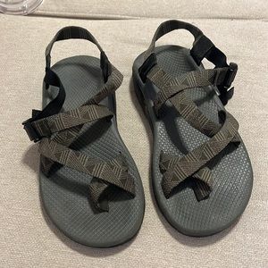 Mens Chacos size 9 (dark green color)